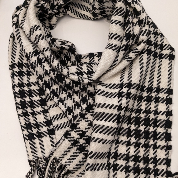 Banana Republic scarf - Picture 7 of 8